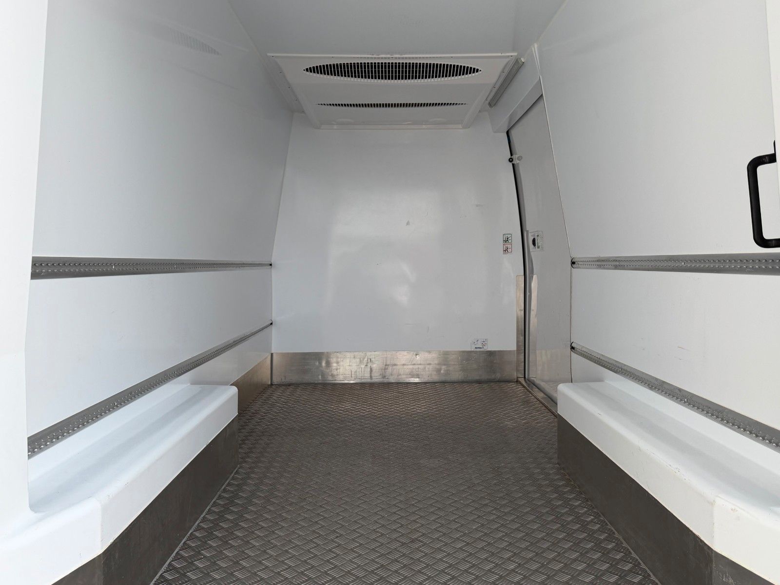 Fahrzeugabbildung Mercedes-Benz Sprinter 317 CDI Frischdienst Fahr-/Standkühlung