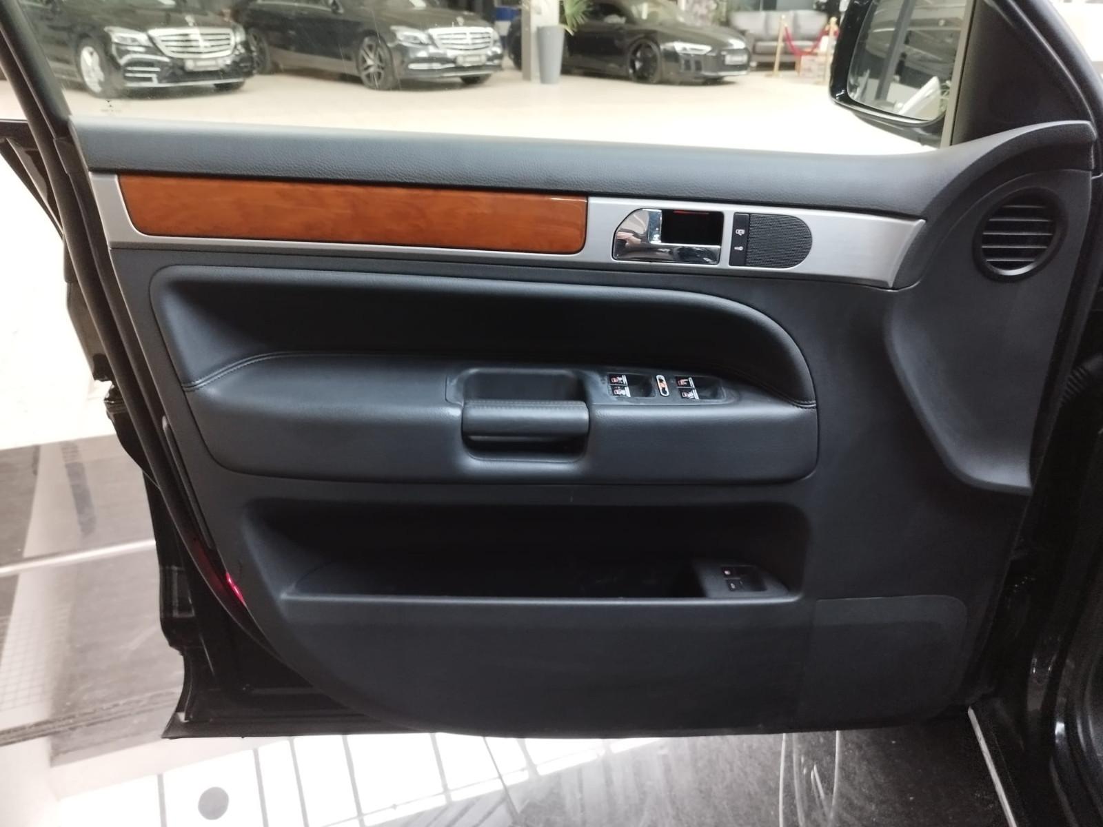 Volkswagen Touareg 2005 — photo 35