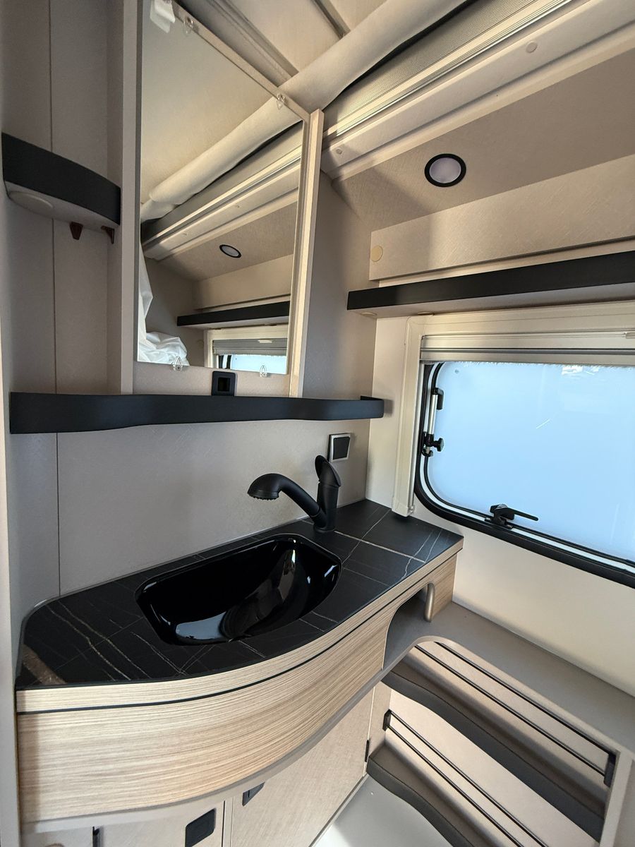 Fahrzeugabbildung HYMER / ERIBA / HYMERCAR Eriba Touring 542 Tango Red  - 5.344€ SPAREN!