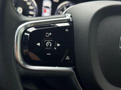 VOLVO V90 Pro T4 Mom.Pro Leder Navi LED ACC Kam.