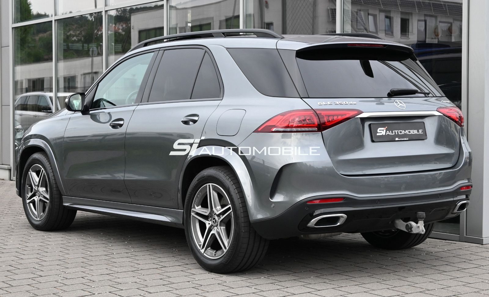 Fahrzeugabbildung Mercedes-Benz GLE 350 de 4MAT. AMG + NIGHT °ACC°AHK°PANO°HUD°