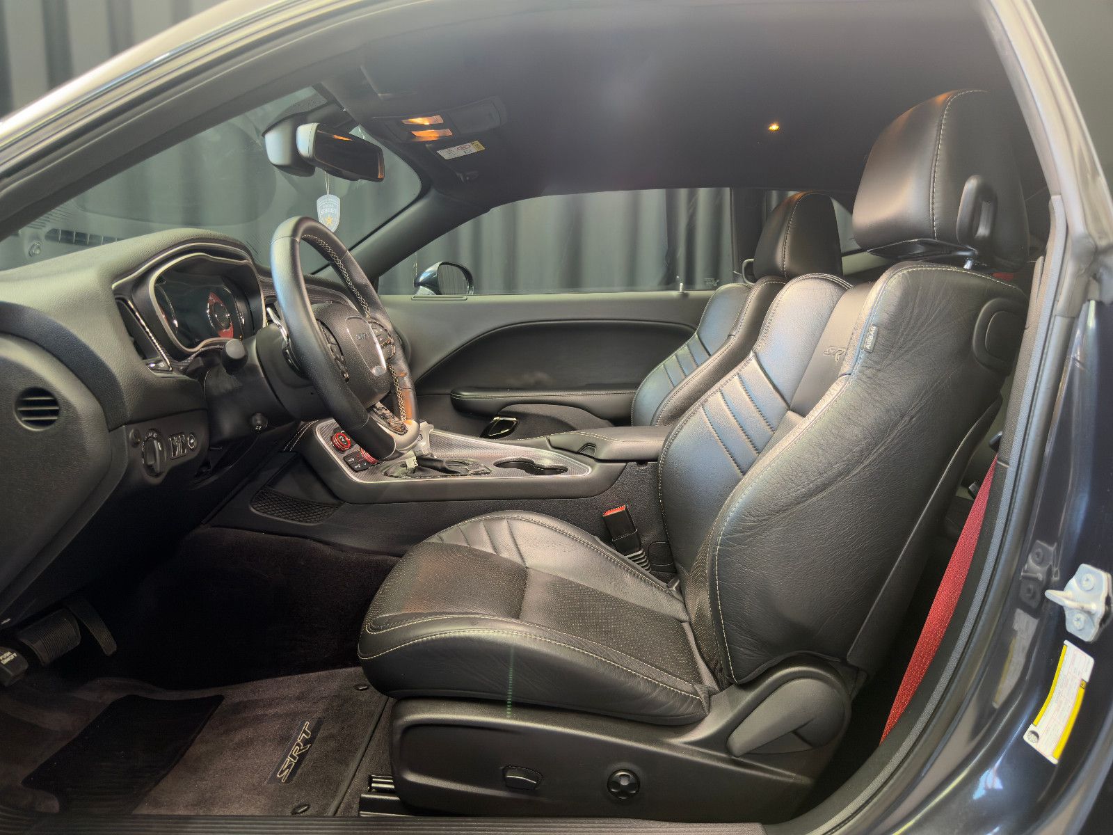 Fahrzeugabbildung Dodge Challenger SRT Hellcat |H/K|KW|GME