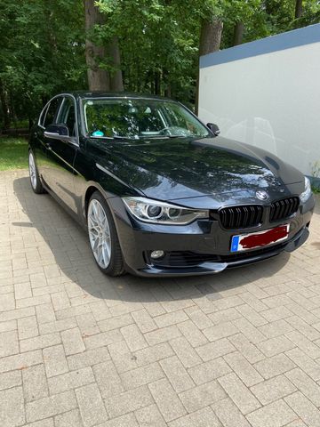 BMW 320i -
