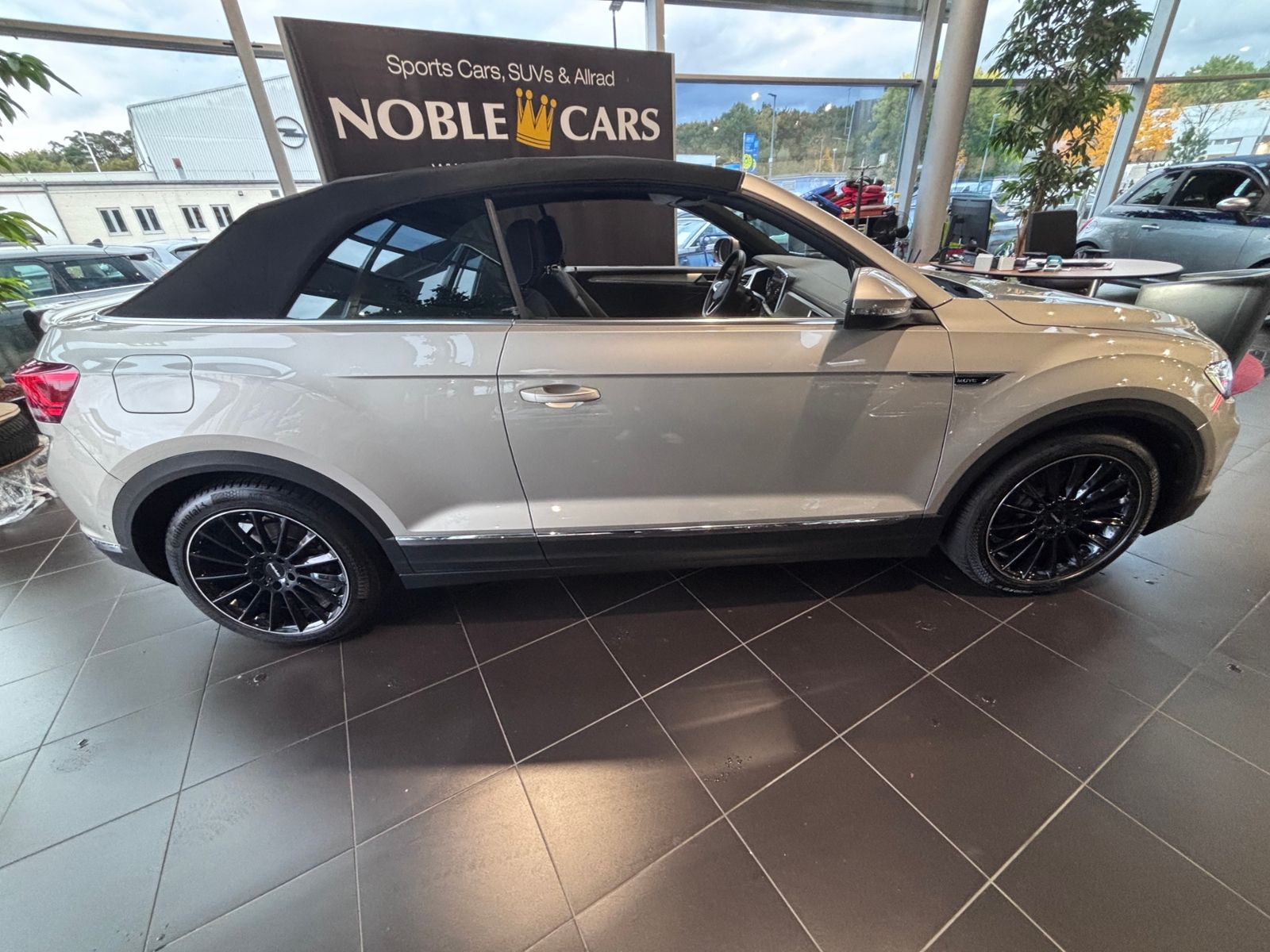 Fahrzeugabbildung Volkswagen T-Roc Cabriolet Move RFK LED NAVI ALU