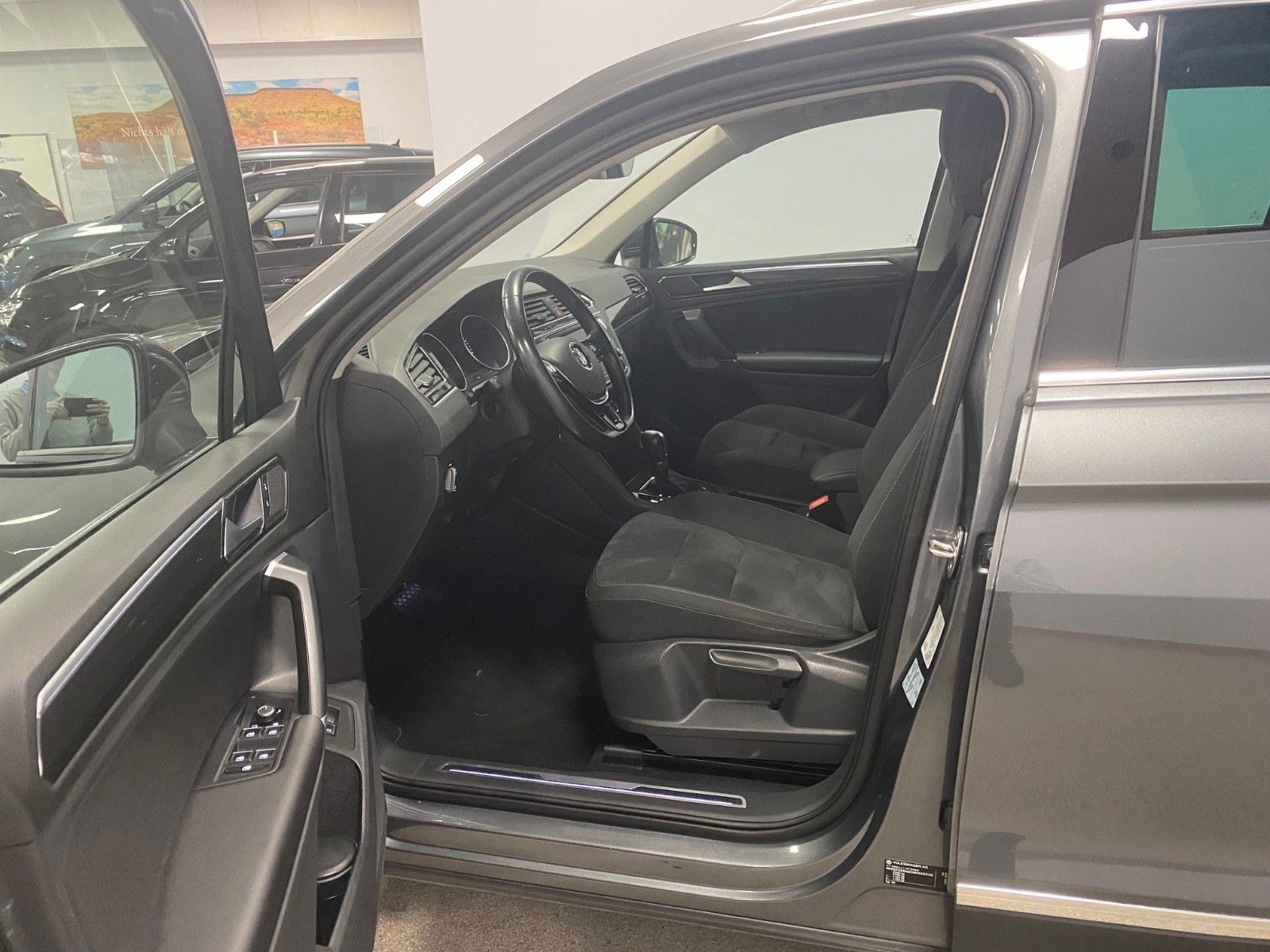 Fahrzeugabbildung Volkswagen Tiguan 2.0 TSI DSG 4MOTION Highline+ACC+DCC+NAVI