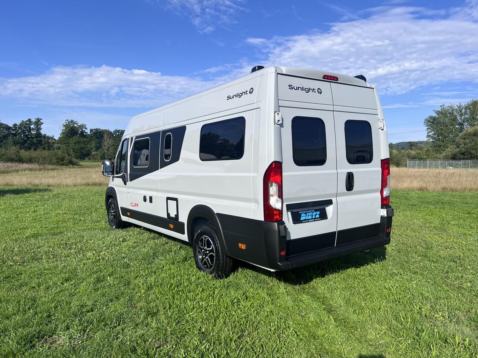 Sunlight Adventure Cliff 640 Markise/9 Zoll Radio/Kamera