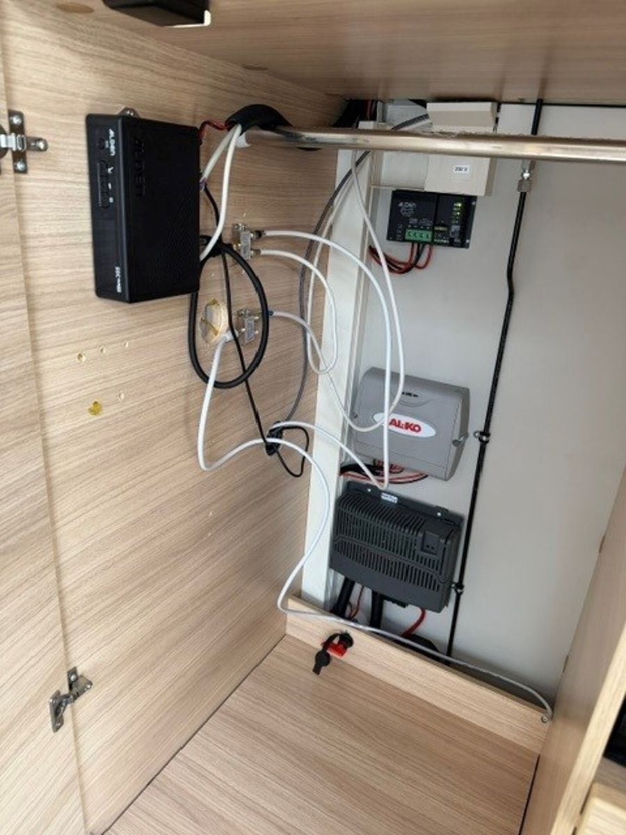 Fahrzeugabbildung Tabbert Vivaldi 550 DF 2.5 Mover Solar Queensbett Ofen