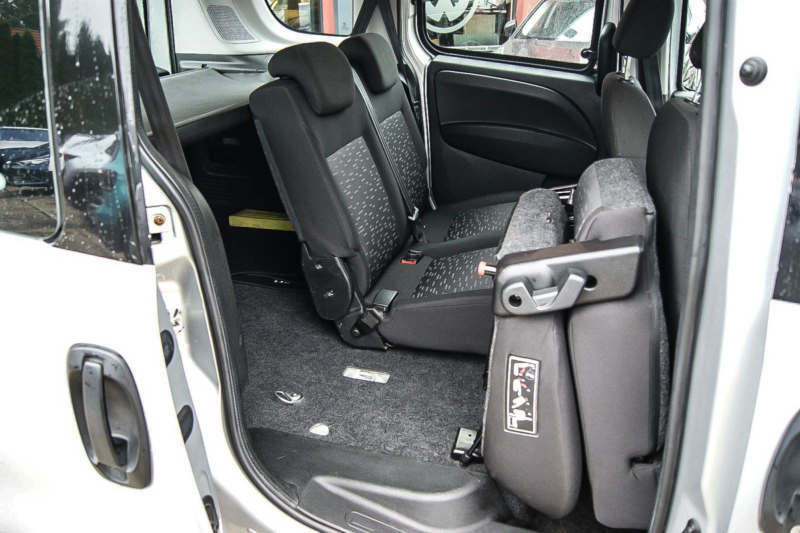 Fahrzeugabbildung Opel Combo D Selection L1H1 5-SITZE SCHIEBETÜREN 1.HD