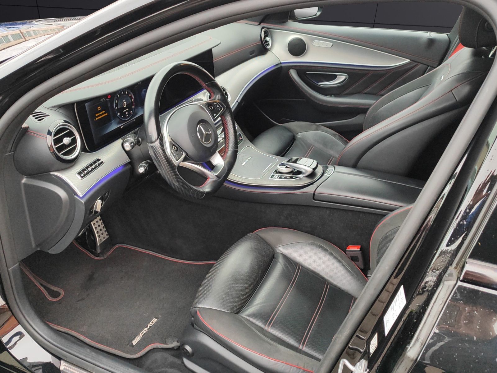 Fahrzeugabbildung Mercedes-Benz E 43 AMG 4Matic*Head-up*Pano*360°*Ambiente*