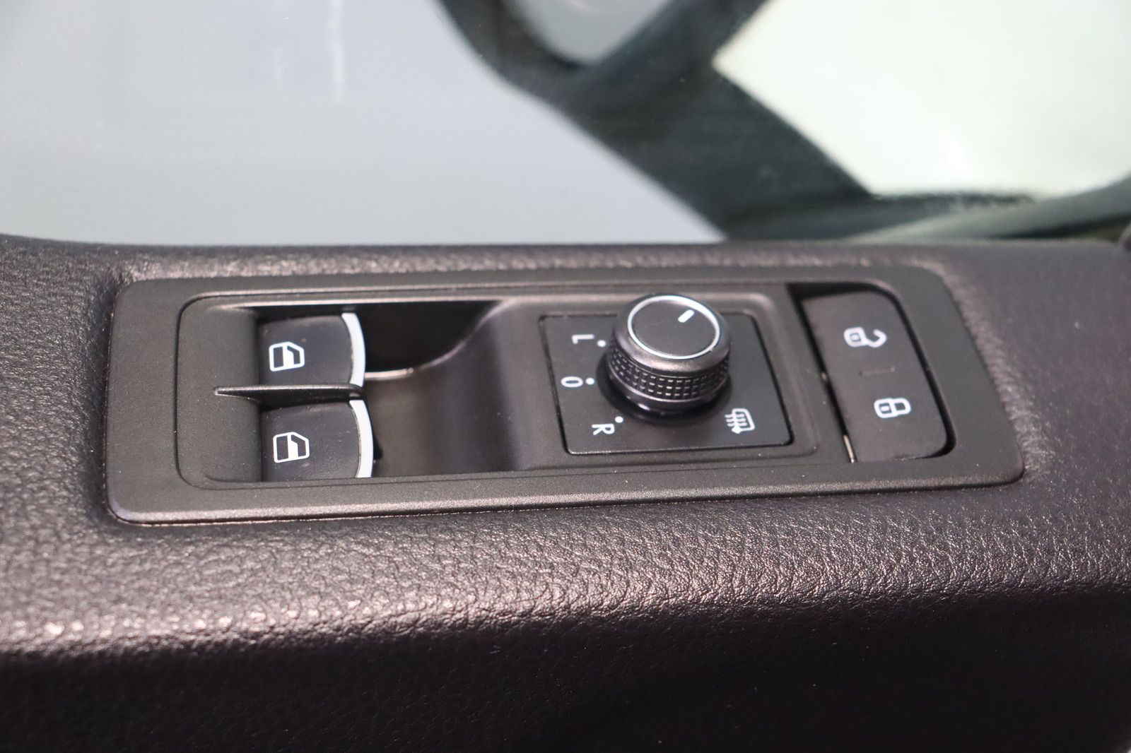 Fahrzeugabbildung Volkswagen T6 Multivan * Standhzg. * LED * AHK