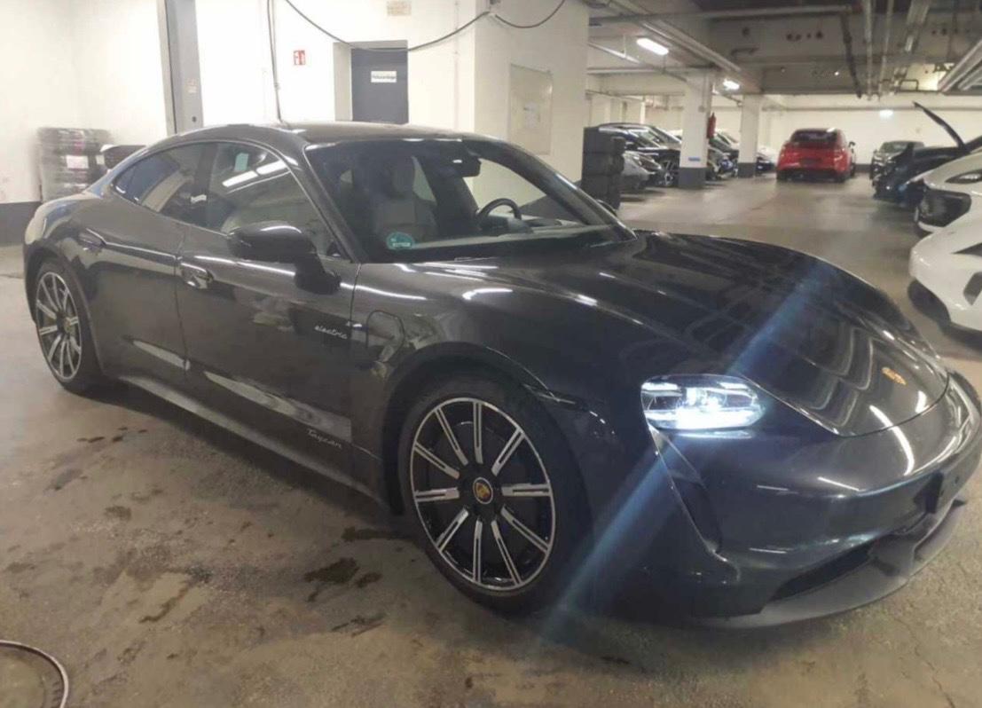 Porsche Taycan+Performance+Pano+Alu 20"+InnoDrive+5-Sitz