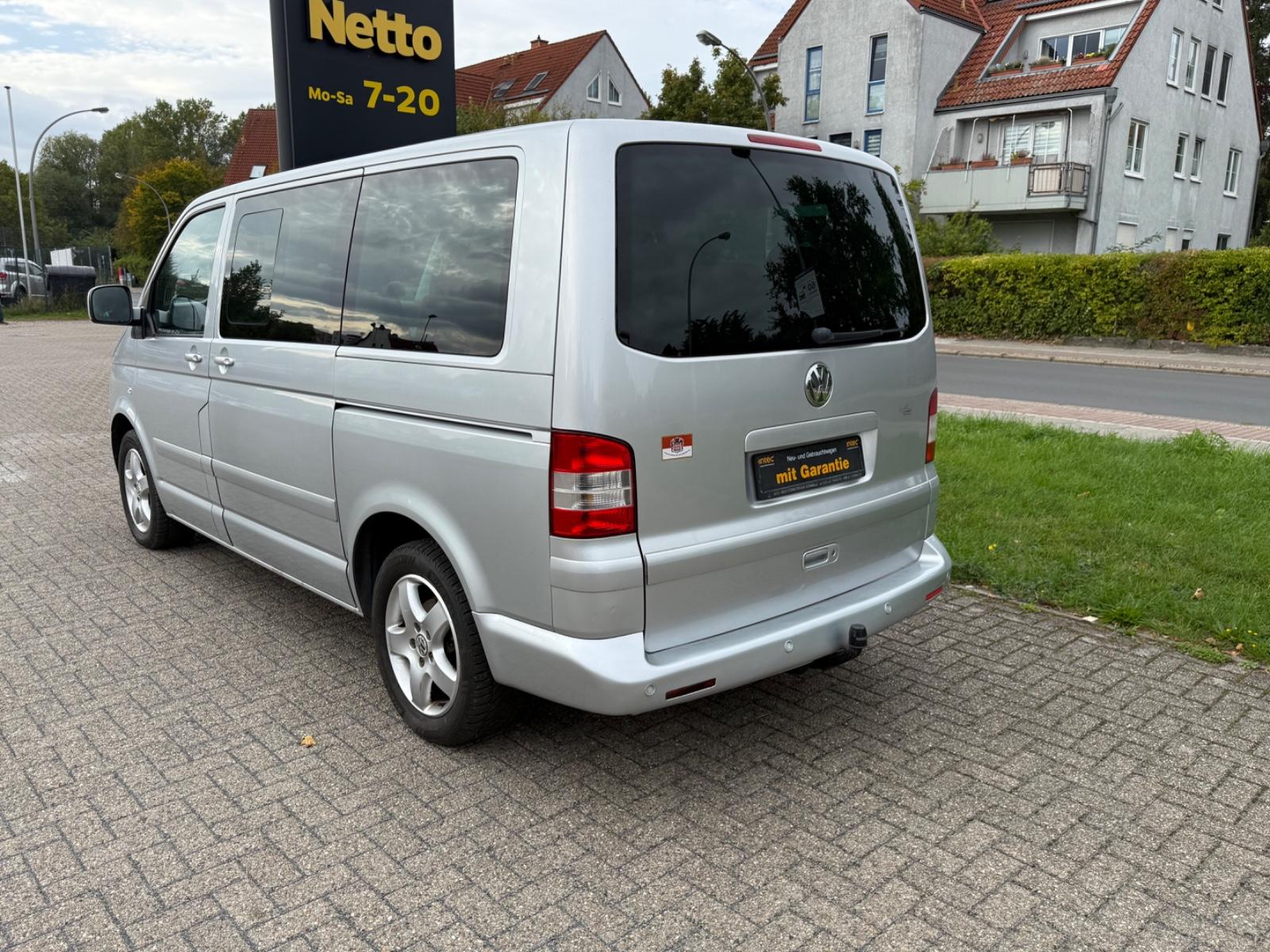 Volkswagen T5 Multivan Comfortline 2.5 TDI 5 cyl. 174 ch BVM / 7 places / Chauffage auxiliaire / GPS / Attelage 2,5 t
