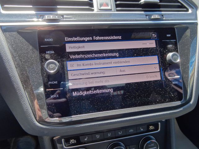 Fahrzeugabbildung Volkswagen Tiguan/R-Line/BlackStyle/Pano/2.Hd/Navi/20Zoll/
