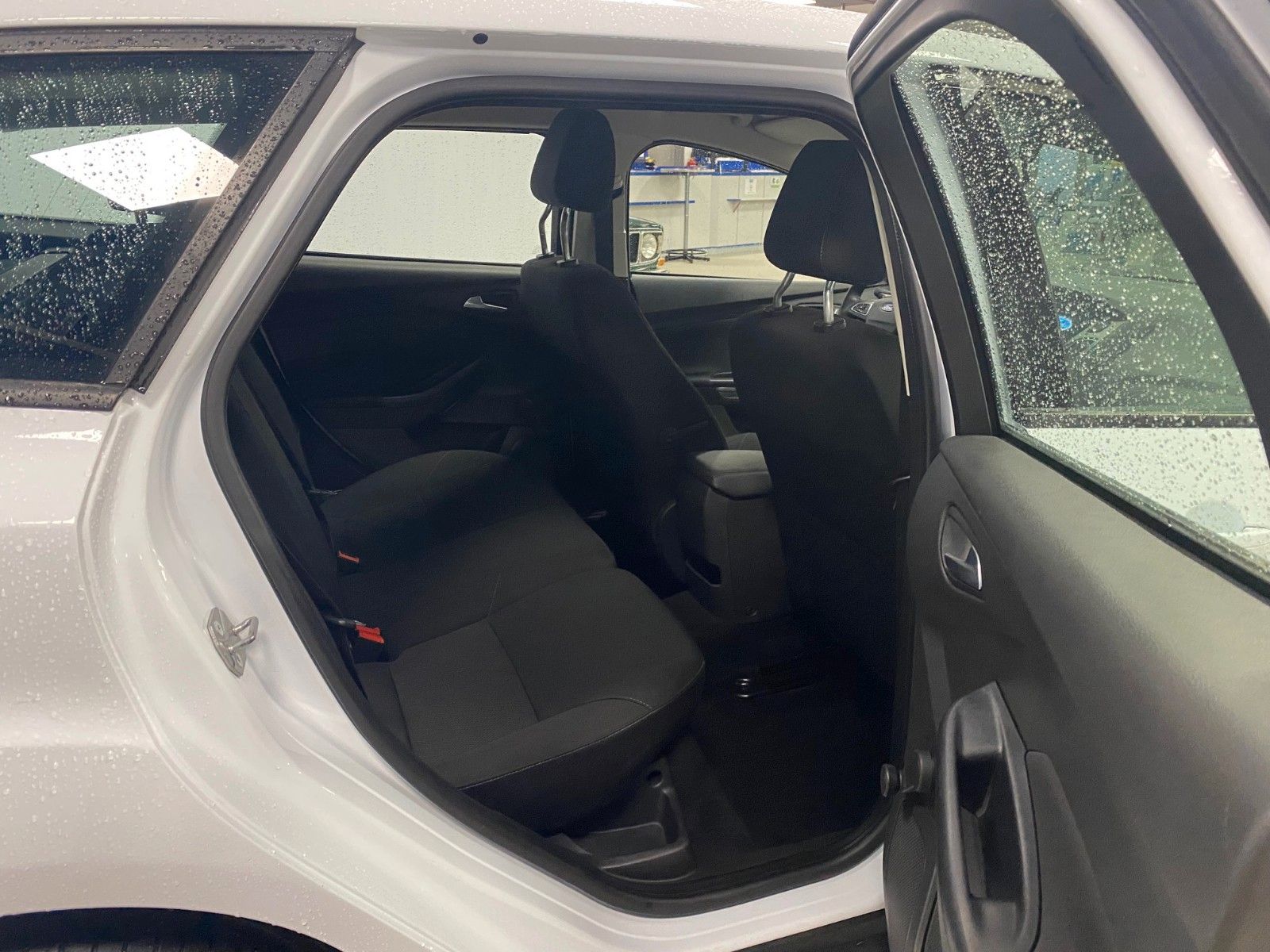 Fahrzeugabbildung Ford Focus 1.0 EcoBoost Business Turnier+NAVI+PDC+ALU