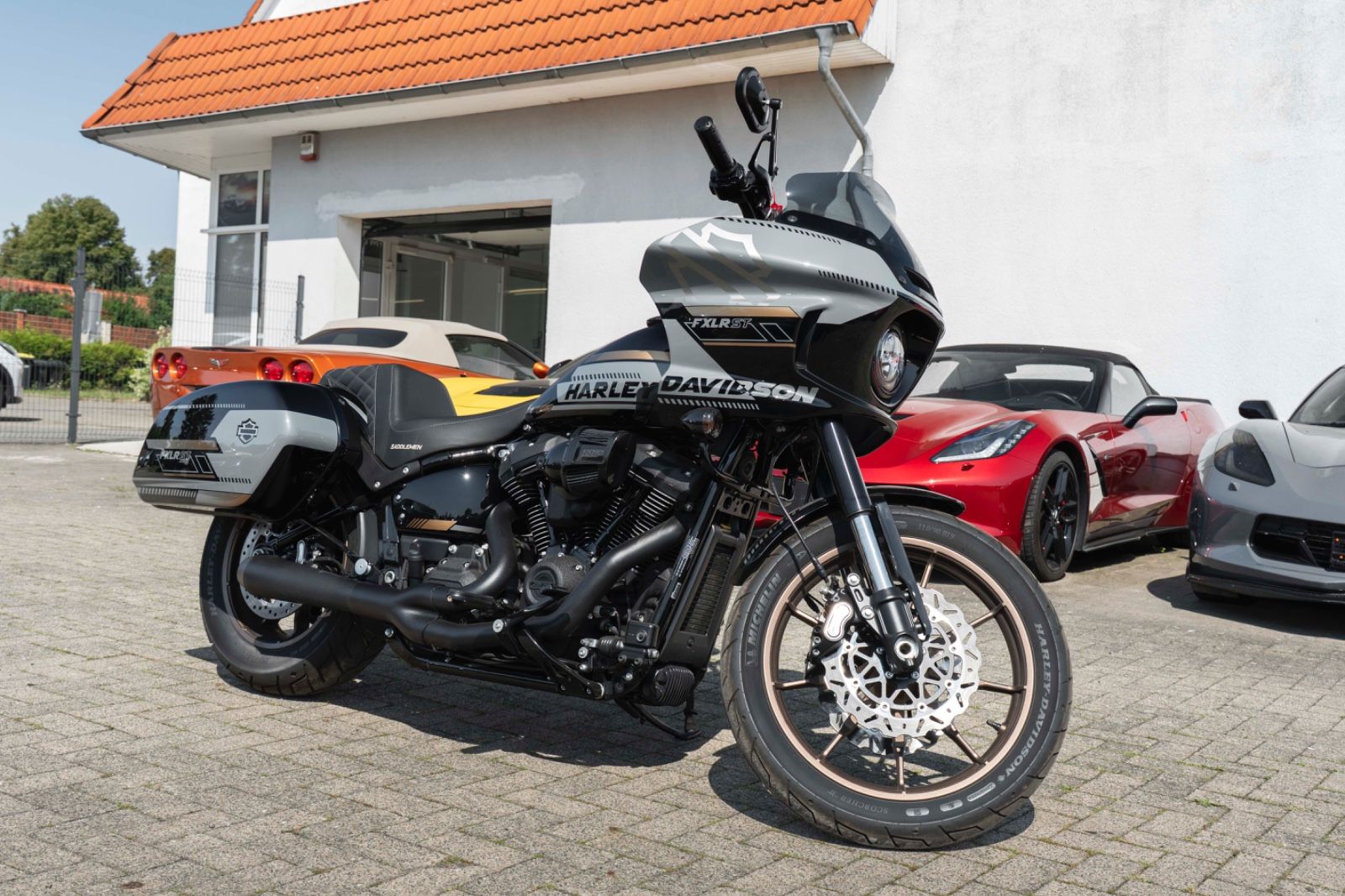 Fahrzeugabbildung Harley-Davidson FXLRST