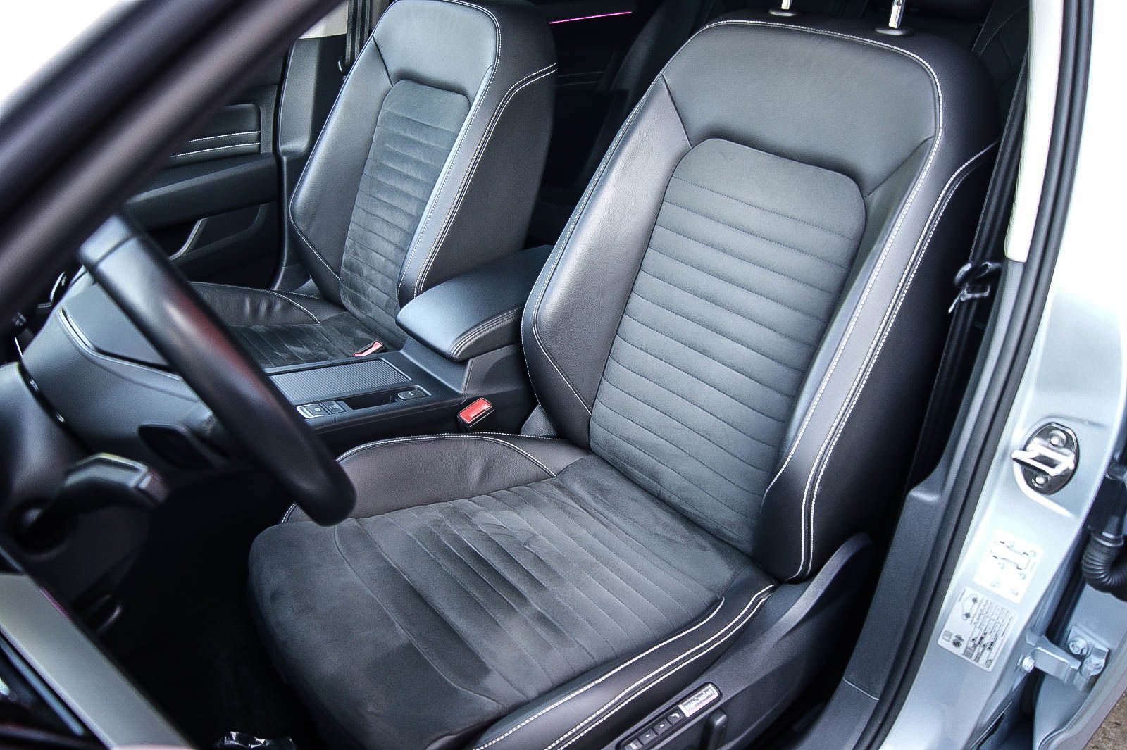 Fahrzeugabbildung Volkswagen Passat Variant 2.0 TDI Elegance VIRTUAL MATRIX