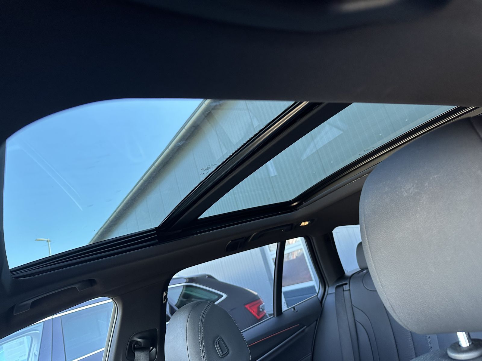 Fahrzeugabbildung BMW 520d Touring M-Sport NAV+LED+ACC+PANO+SHZ+LHZG