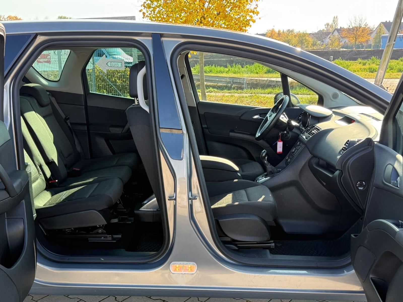 Opel Meriva 2012 — photo 11