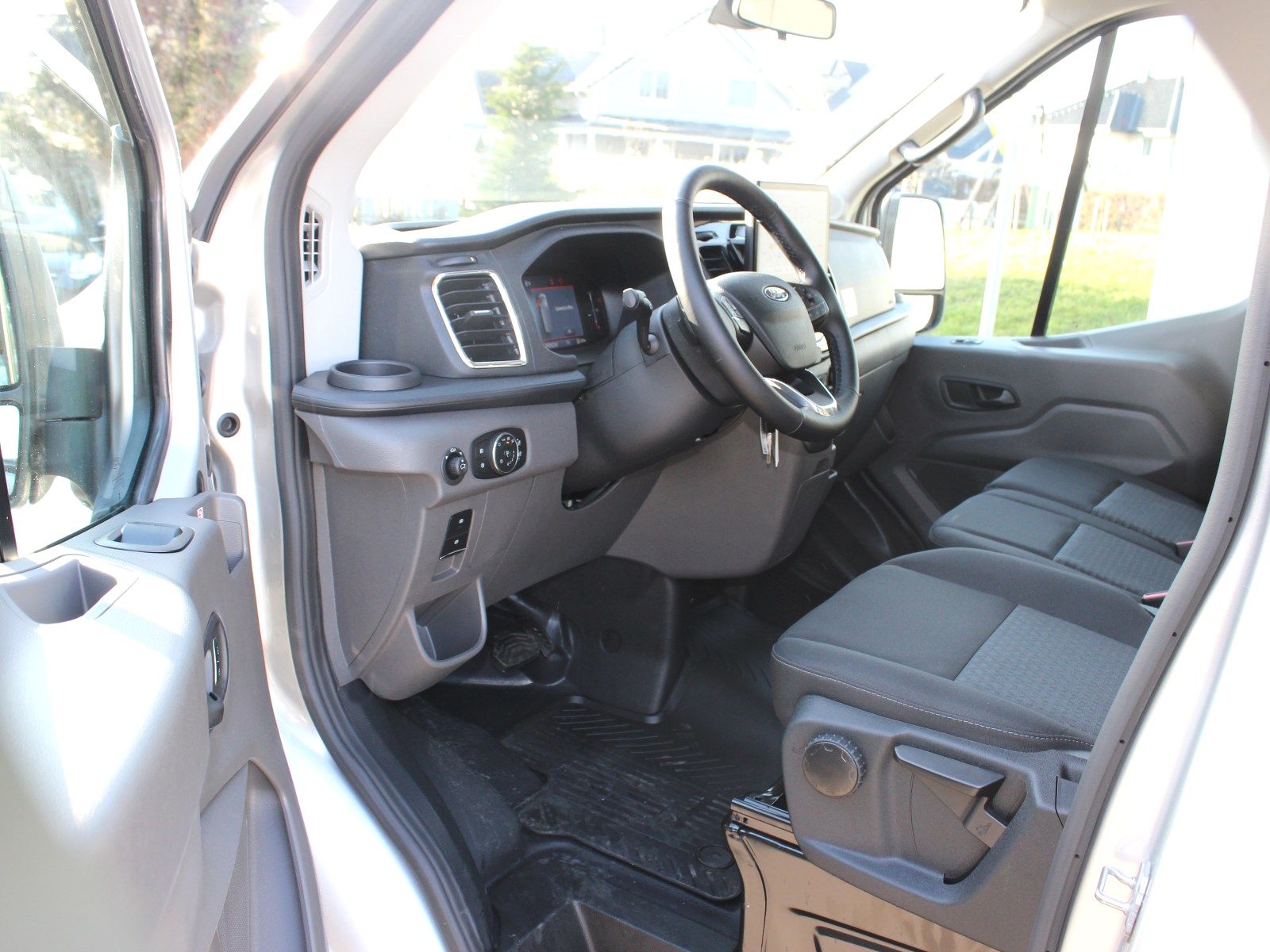 Fahrzeugabbildung Ford Transit 350 L3 Trend -Rollstuhlfahrzeug-