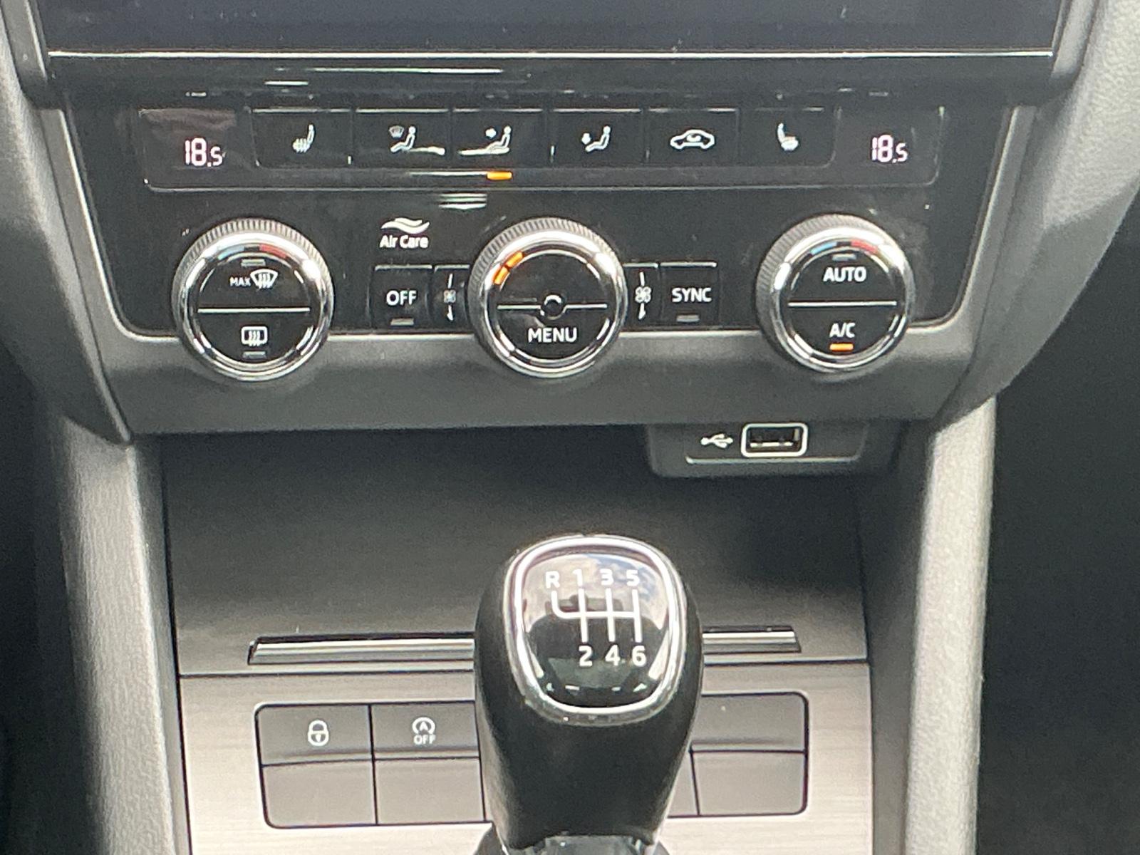 Skoda Octavia Combi Ambition 1.8 TSI SHZ BT PDC NAVI