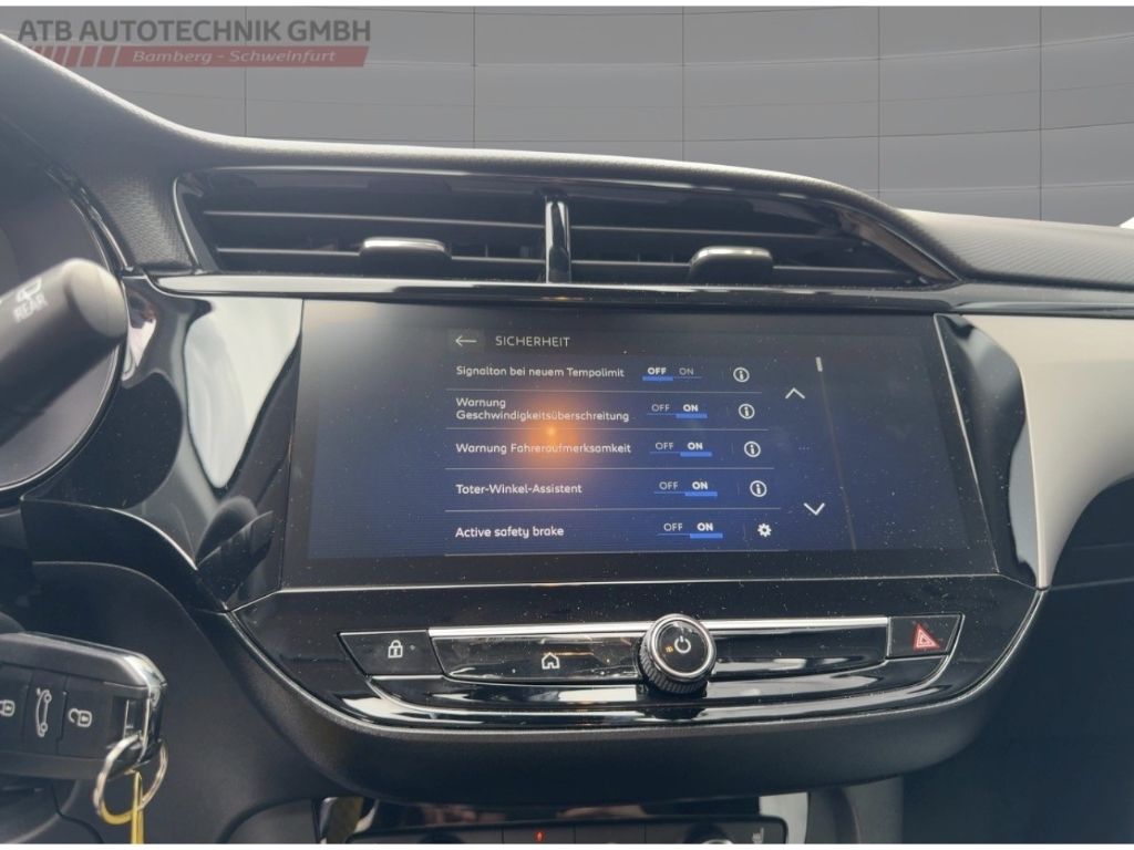 Fahrzeugabbildung Opel Corsa ALLWETTER RÜCKFAHRKAMERA TECHPAKET KOMFO