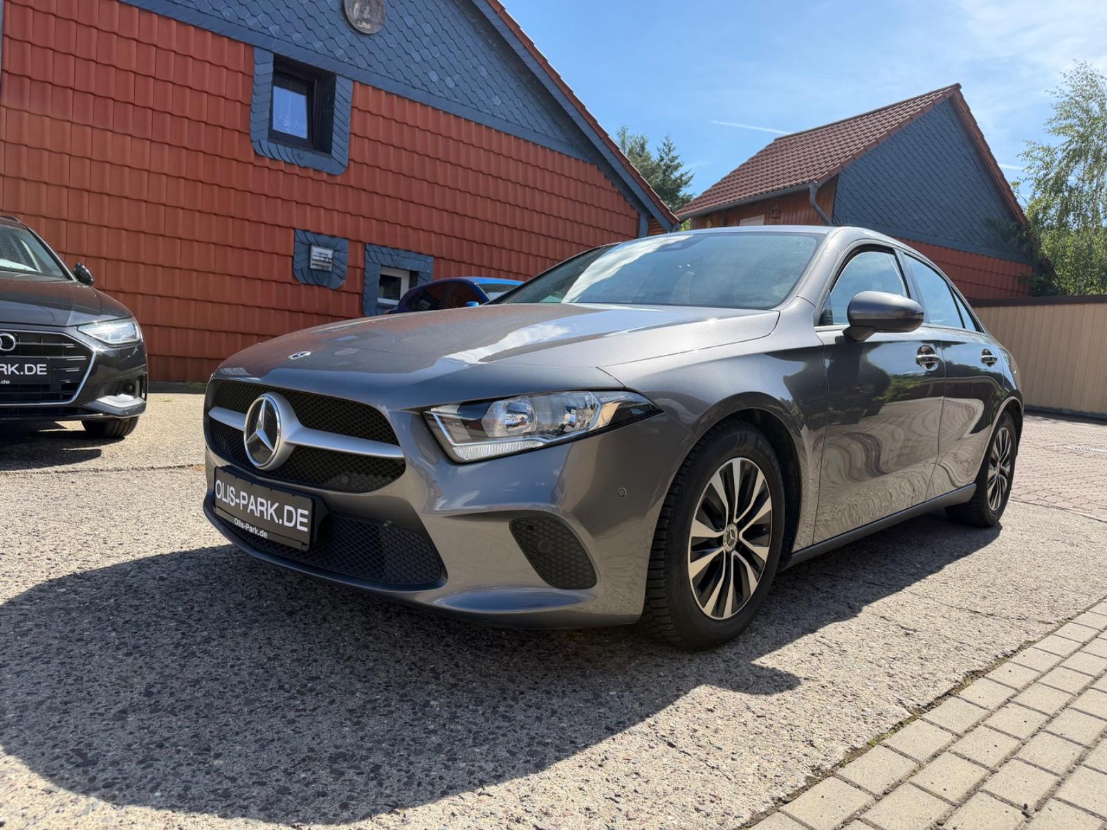 Mercedes-Benz A 180 A Limousine A 180 d