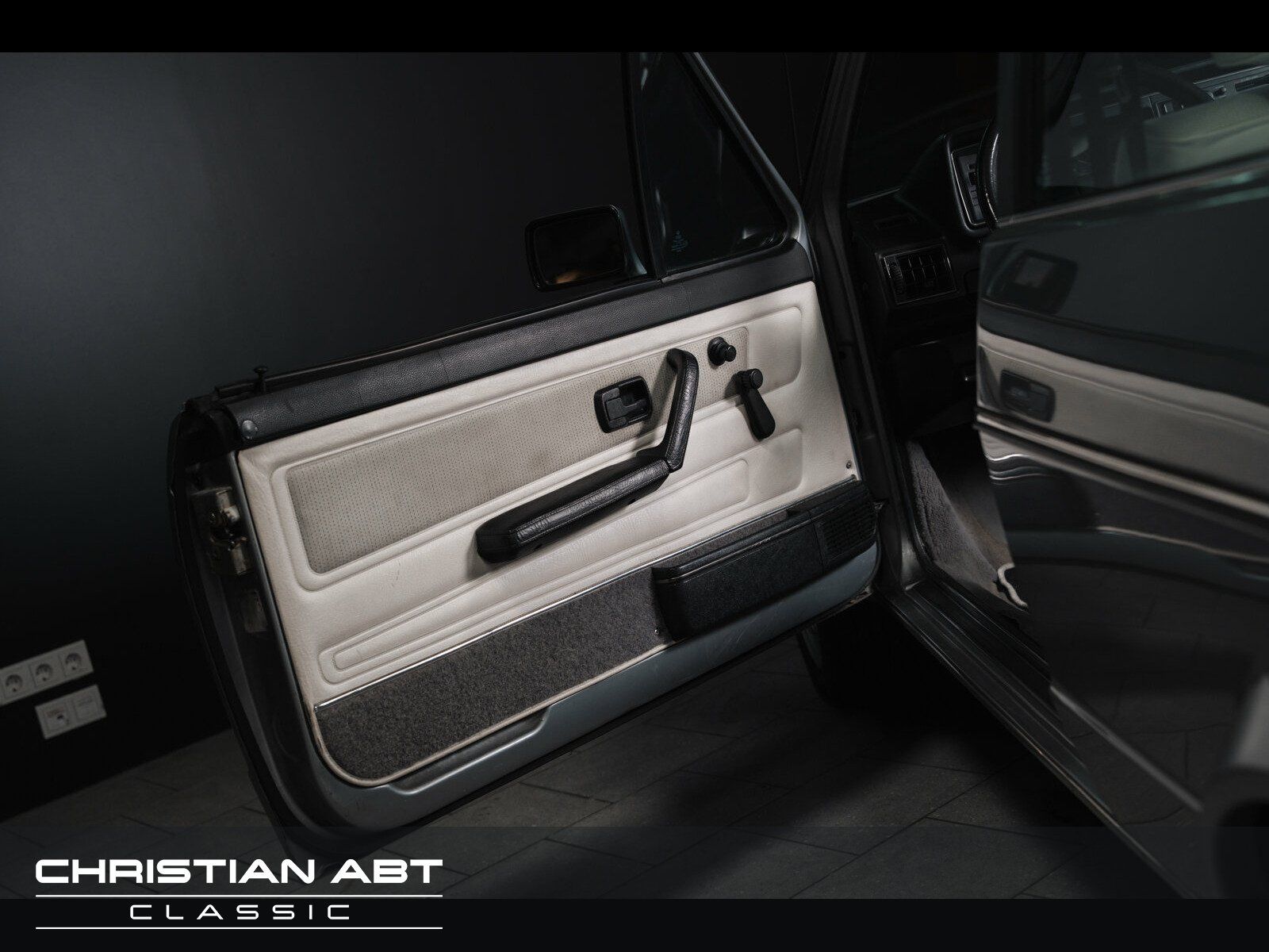 Fahrzeugabbildung Volkswagen Golf I Cabrio *NOTE 2* Cabriolet