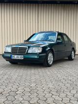 Mercedes-Benz E220 W124 Limousine/Automatik/H-Zulassung - Mercedes-Benz W124