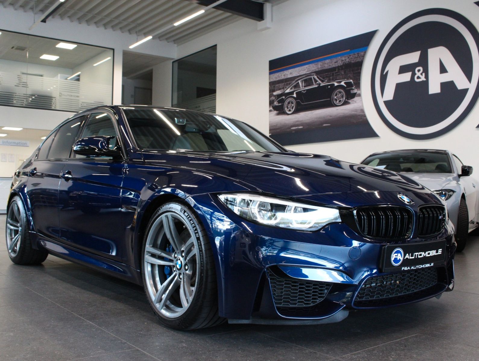 Fahrzeugabbildung BMW M3 LCI Tansanitblau*H&K*HUD*DE*TOP