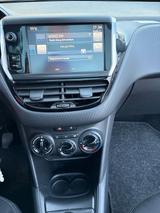Peugeot 208 1.6 Active BlueHDi 100 STOP & START Active - Peugeot 208: Von Privat