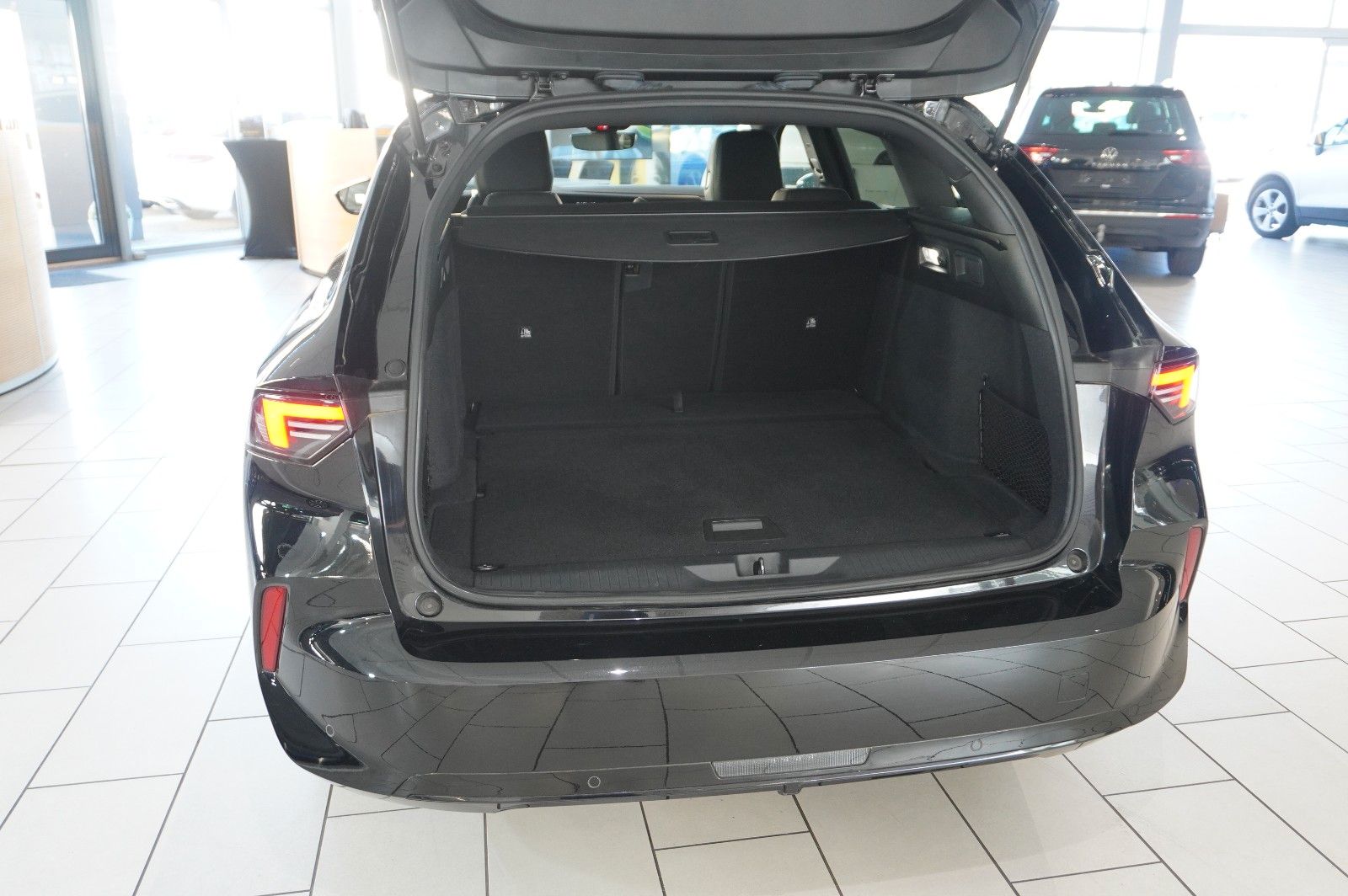 Fahrzeugabbildung Opel Astra L ST 1.2T GS SPORT NAVI/LED/360°/SPORT/DAB