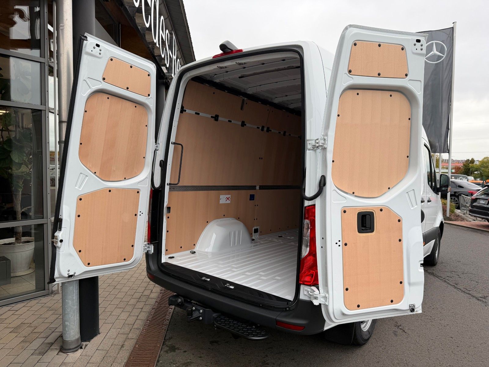 Fahrzeugabbildung Mercedes-Benz Sprinter 317 CDI 3665 9G AHK3,5to Klima Schwing