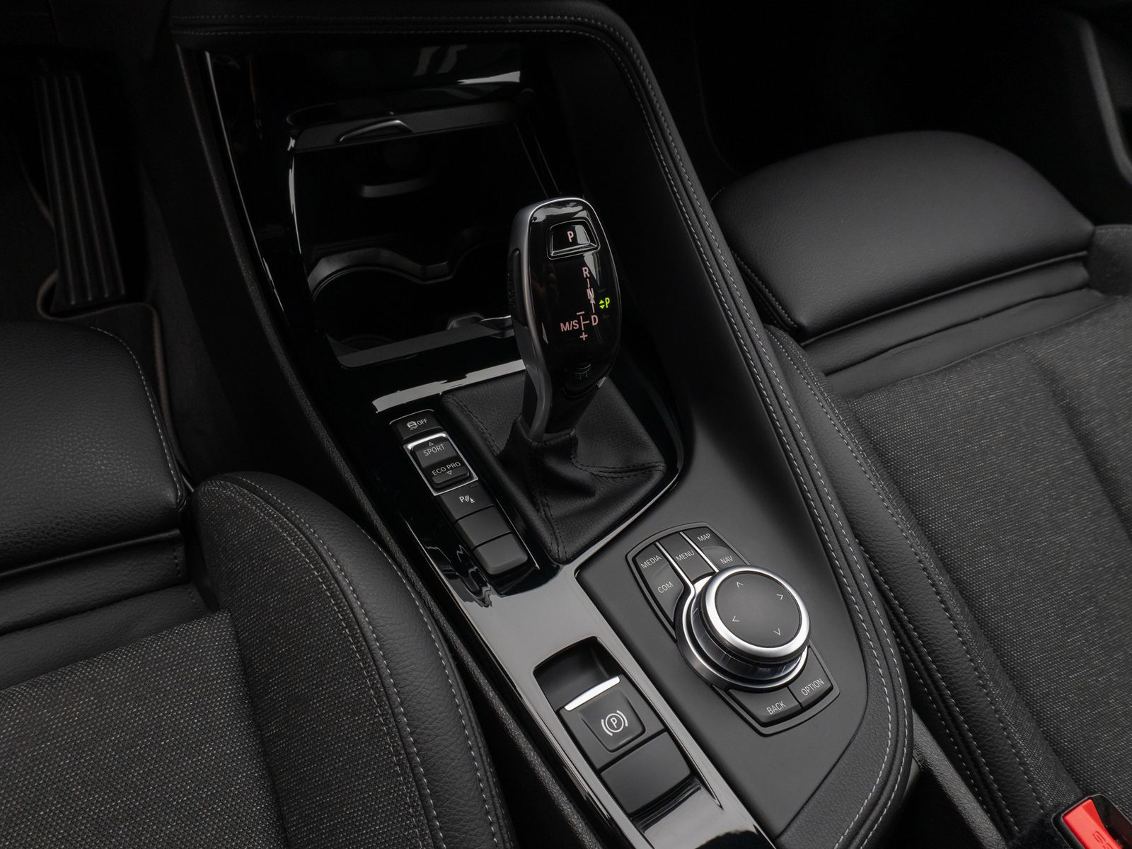 Fahrzeugabbildung BMW X1 sD20i SportLine Kamera HUD DAB HiFi Alarm LED