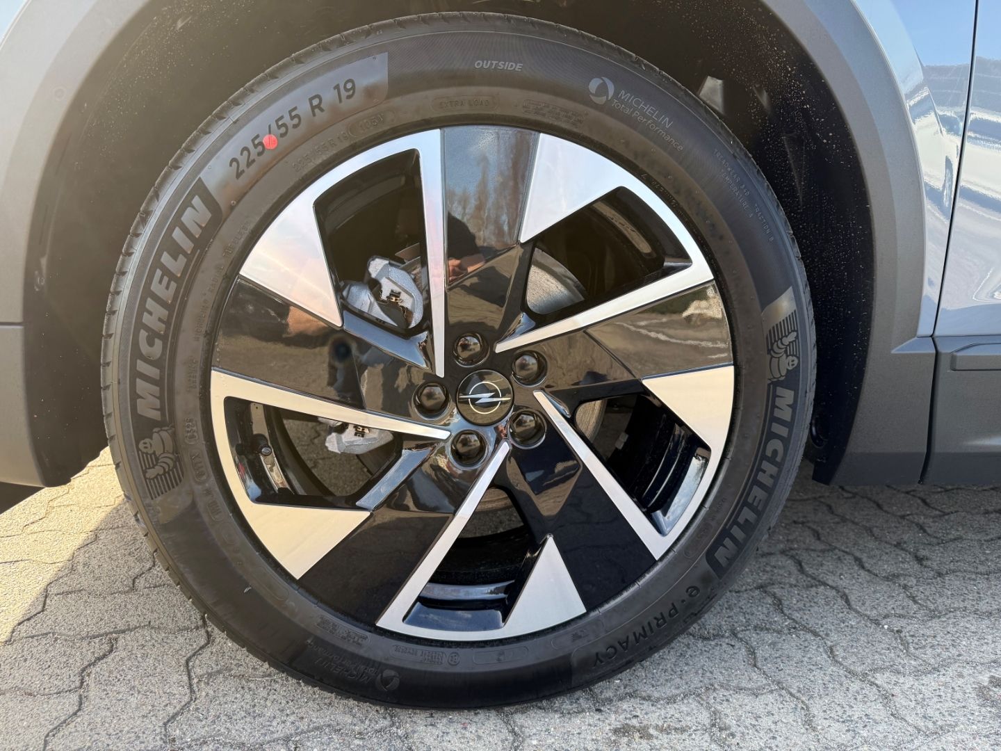 Fahrzeugabbildung Opel Grandland 1.2 48V Mild-Hybrid Ultimate mit AHK