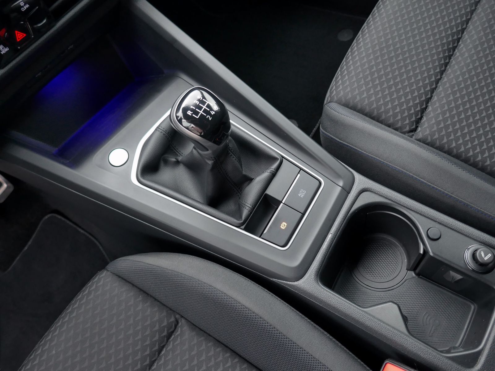 Fahrzeugabbildung Volkswagen Golf VIII UNITED 1.0 TSI | LED PDC Navi App