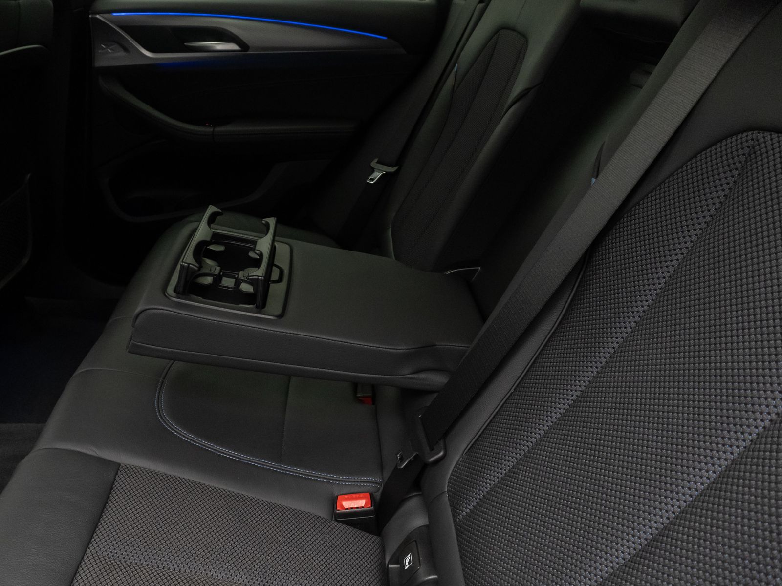 Fahrzeugabbildung BMW X3 xD20i M Sport Alarm HUD DAB Kamera HiFi Komfo