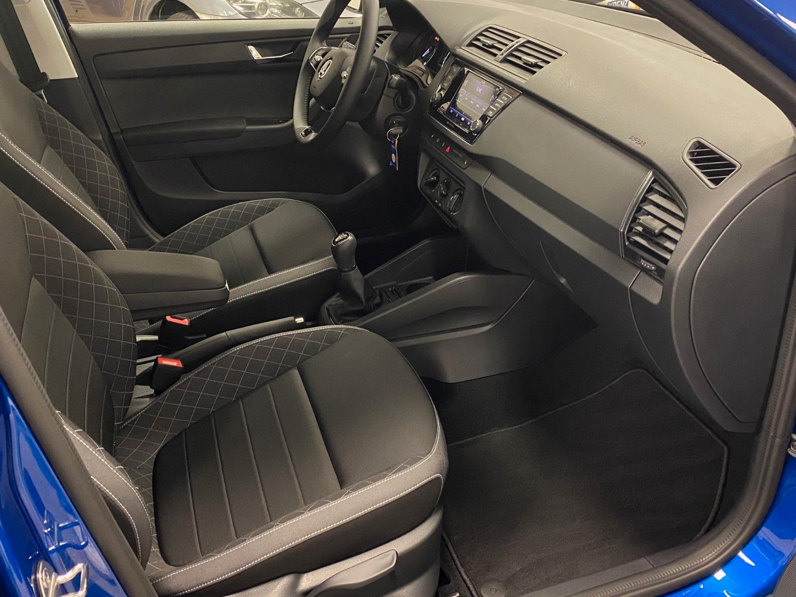 Fahrzeugabbildung SKODA FABIA COMBI 1.0 TSI Ambition+SHZ+SMARTLINK+ALU++