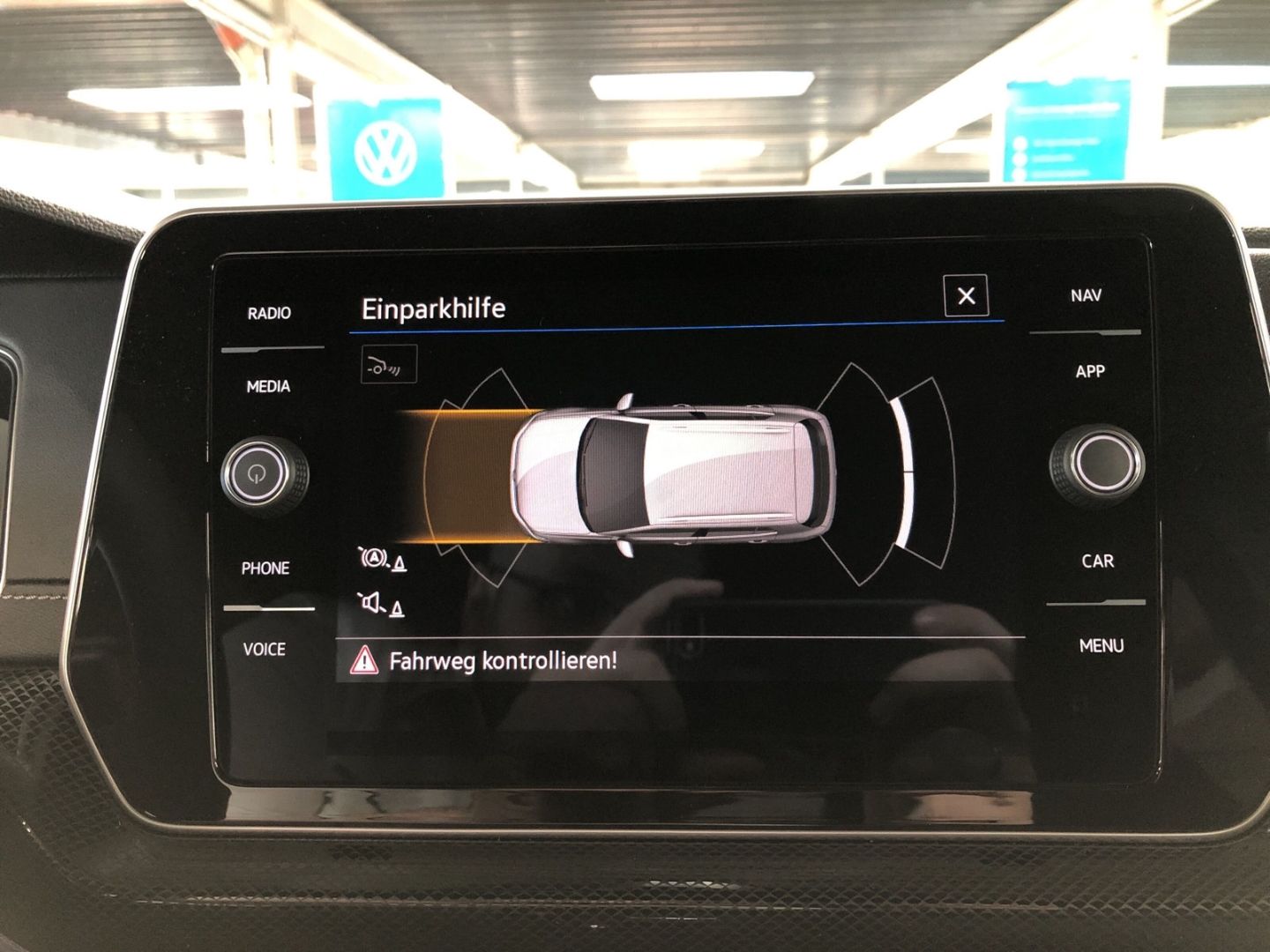 Fahrzeugabbildung Volkswagen T-Cross R-Line 1.0 TSI Sportpaket AHK-abnehmbar