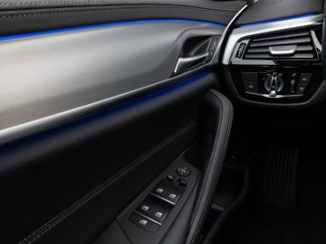 Fahrzeugabbildung BMW 530d Luxury Line Kamera DAB HiFi Stop&Go Alarm