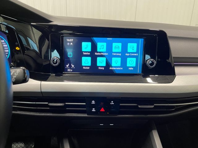 Golf VIII Variant Life 2.0 TDI DSG LED SHZ