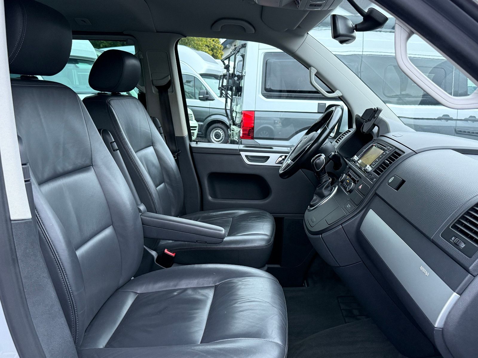 Fahrzeugabbildung Volkswagen T5 Multivan TDI DSG Highline AHK GRA Navi Kamera