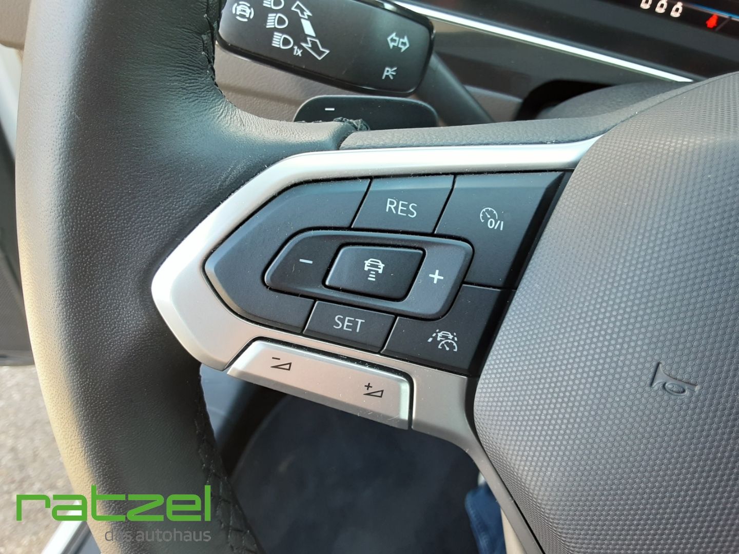 Fahrzeugabbildung Volkswagen Tiguan 4Motion Elegance 2.0 TDI 7-Gang-DSG