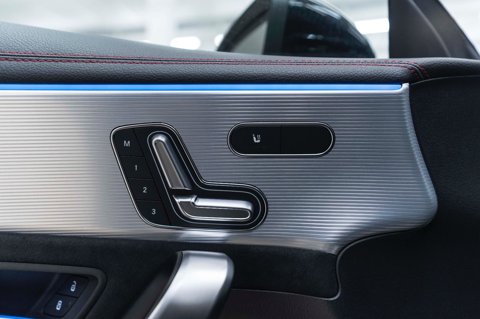 Fahrzeugabbildung Mercedes-Benz CLA 45 AMG 4MATIC 360° LED ALC AMBIENTE SZH NAV