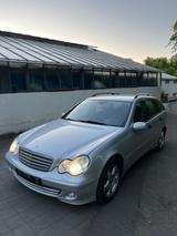 Mercedes-Benz 230 V6 Automatik Xenon Parktronick  - Mercedes-Benz 230 mit Benzin-Antrieb: Kombi, Automatik
