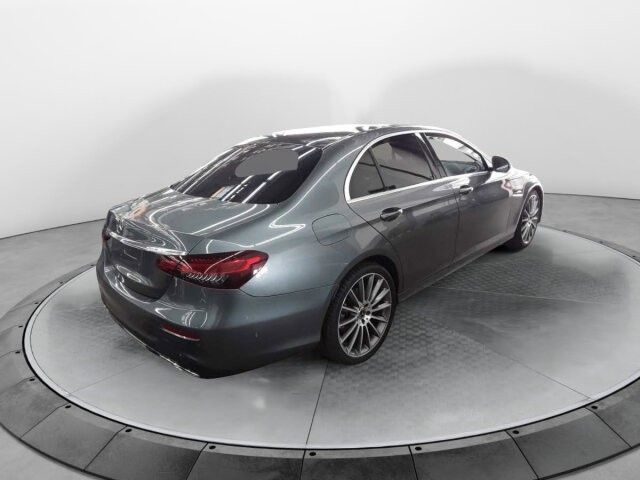 Fahrzeugabbildung Mercedes-Benz E 220d AMG+Pano+MultiBeam+Ambiente+TotW+360