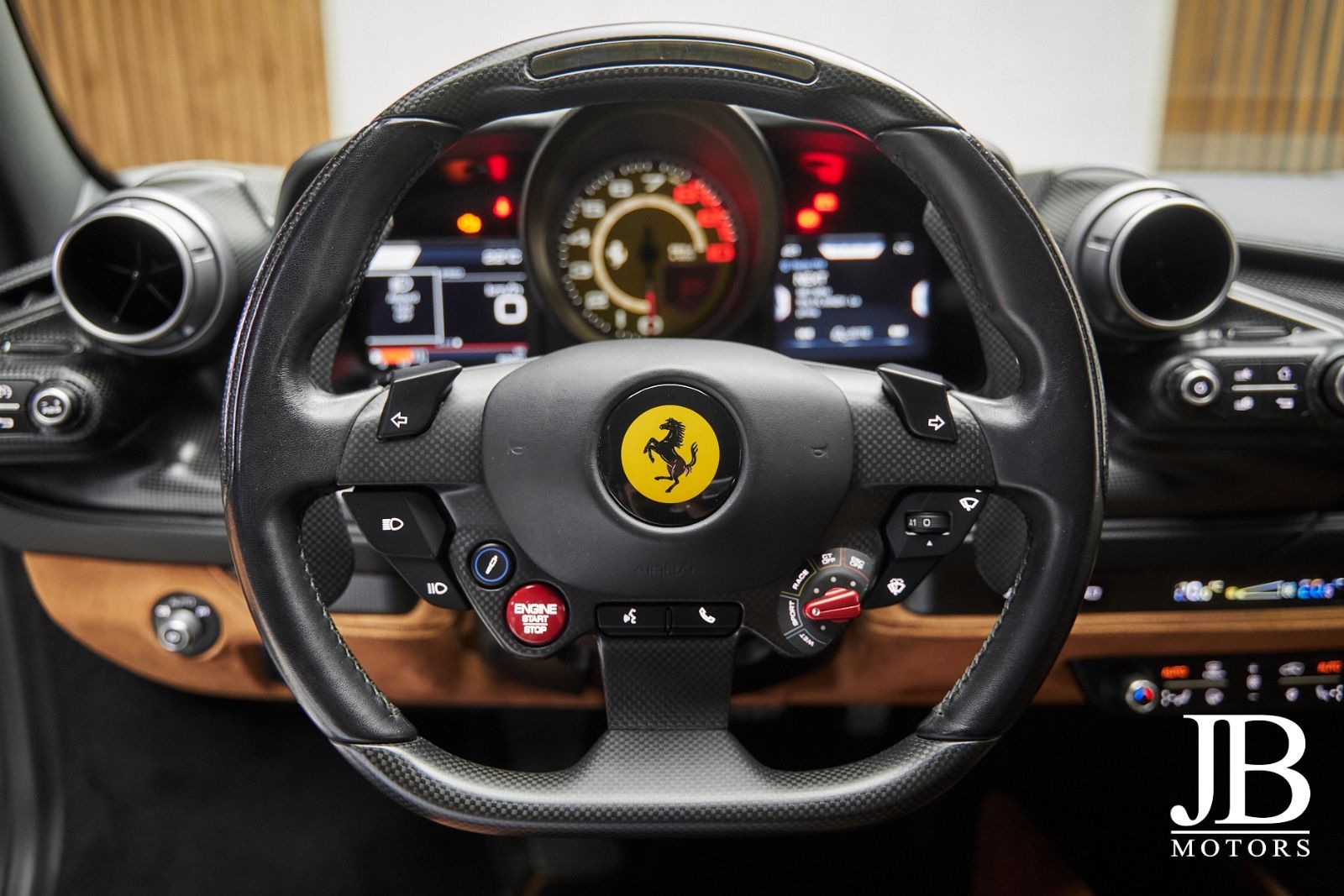 Fahrzeugabbildung Ferrari F8 Tributo Carbon Lift Racing Seat CarPlay