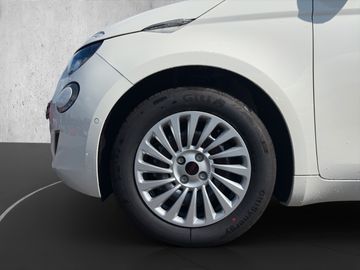 Fiat 500e 42 kWh Kam.+Navi+ACC+PDC+SpurH+AUT+KlimaA