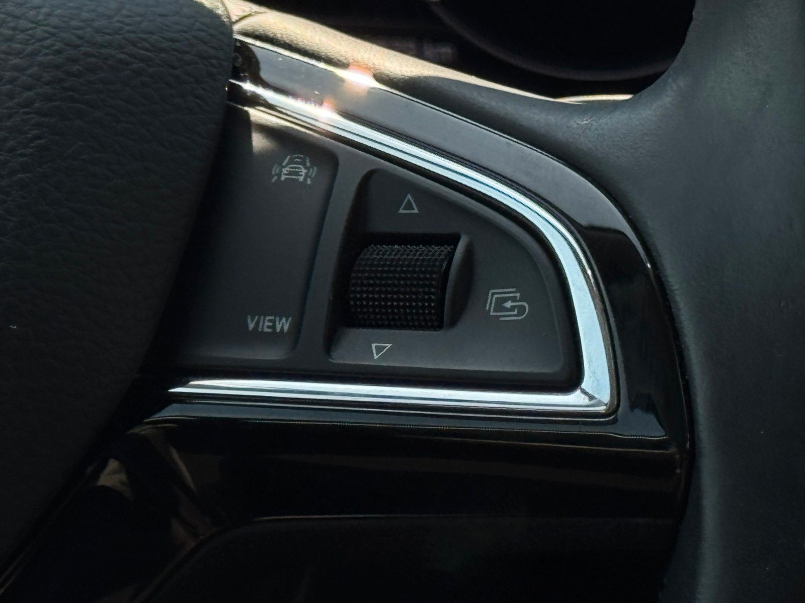 Fahrzeugabbildung SKODA Superb 2.0 TSI L&K Canton Pano Mem. ACC AHK LED