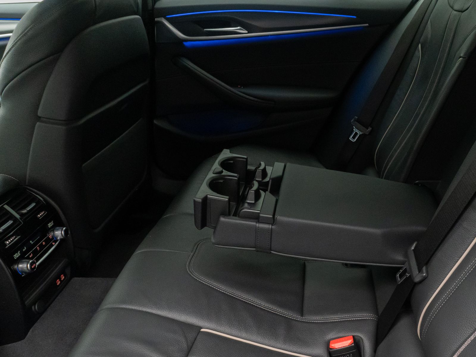 Fahrzeugabbildung BMW 530d xD M Sport 4xKlima DAB HUD Alarm Kamera