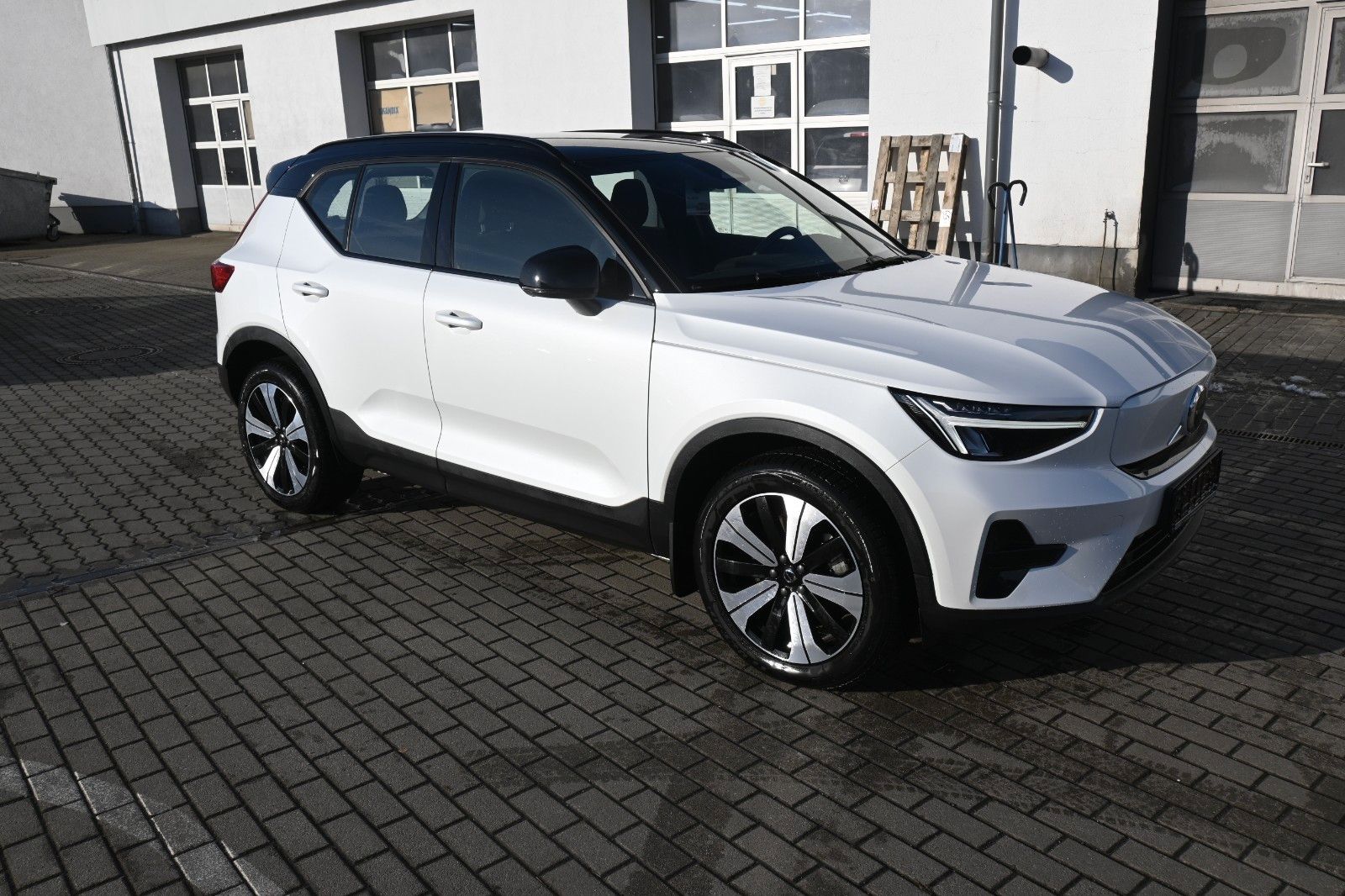 Fahrzeugabbildung Volvo XC40 BEV Core 2WD Single Motor